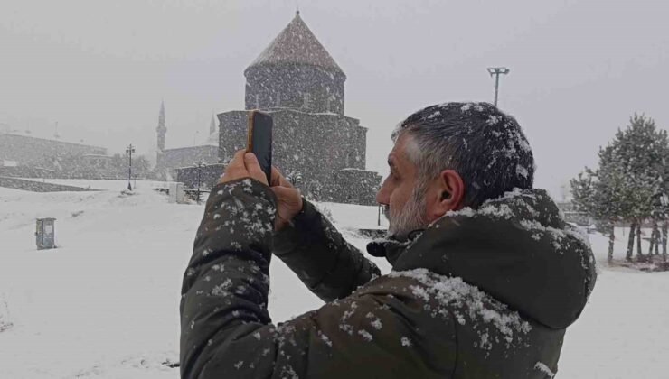Meteoroloji uyarmıştı: Kars’ta yoğun kar yağışı başladı