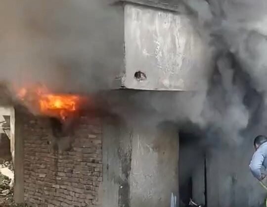 Metruk bina alev alev yandı