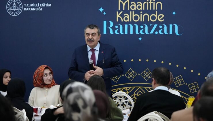 Milli Eğitim Bakanı Tekin, Erzurum’da şehit aileleri ve gazilerle buluştu, ilk iftarını öğrencilerle açtı