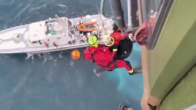 Milli Savunma Bakanlığı: “İzmir açıklarında 2 kazazede sağ kurtarıldı”