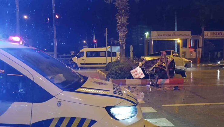 Minibüs ile otomobil çarpıştı: 4 yaralı