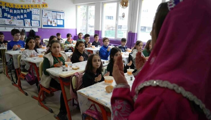 Minik öğrenciler ilk kez “tekne orucu” tutmanın sevincini yaşadı