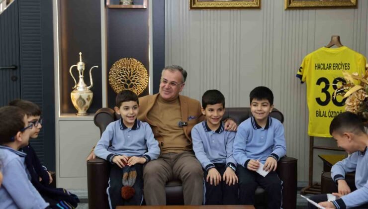 Minik öğrencilerden Başkan Özdoğan’a ziyaret