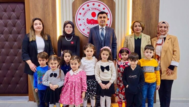 Minik öğrencilerden Kaymakam Güngör’e anlamlı ziyaret