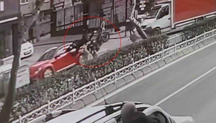 Motosiklet dönüş yapan kamyonete ve park halindeki otomobile çarpıp takla attı