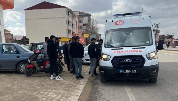 Motosiklet ile otomobil çarpıştı: 1 yaralı