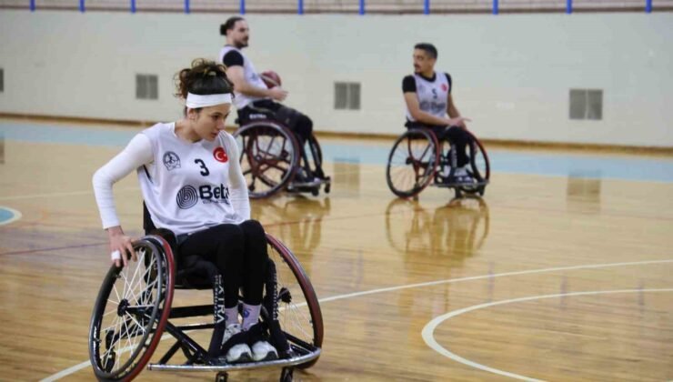 Motosiklet kazasında engelli kalan genç kız, hayata basketbolla tutundu