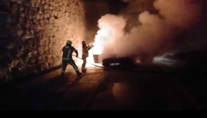 Mudanya yolunda korkutan araç yangını