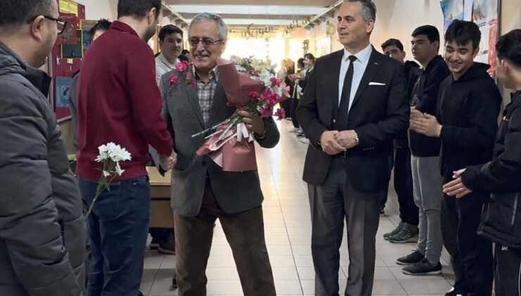 Muratlı’da emekli olan öğretmene duygusal veda