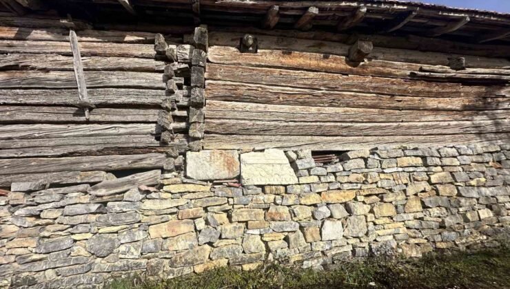 Müze gibi köy: Her duvarlarda tarihi tapınağın taşları var