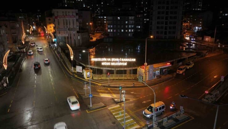 Niğde’de Ramazan ayında Ömer Halisdemir Meydanı’nda görsel şölen