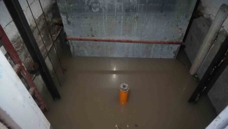 Niğde’nin Çiftlik ilçesinde yağışın ardından taşkınlar yaşandı