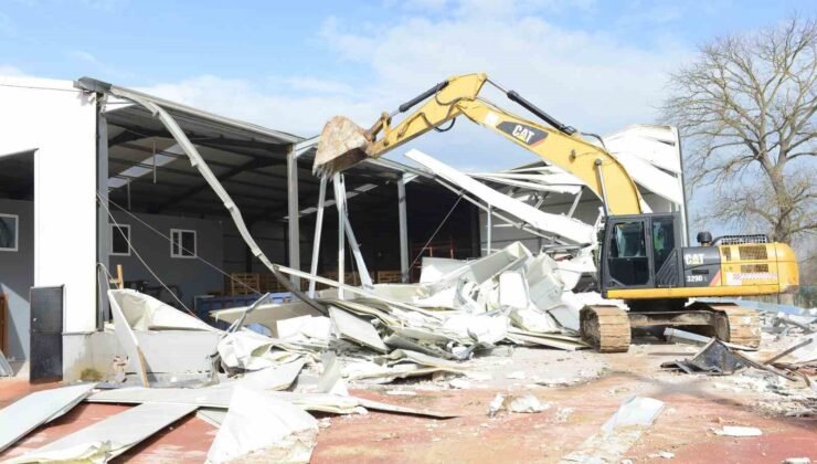 Nilüfer’de 3 noktada yıkım