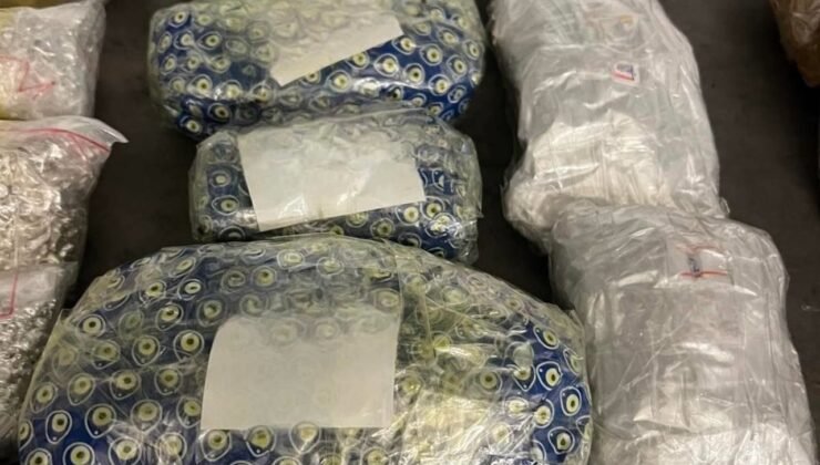 Oda spreyi ve gazoz şişelerine gizlenen 50 bin euro değerindeki kaçak altın ve gümüş ele geçirildi