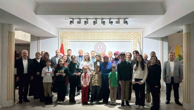 Ödüllerini aldılar