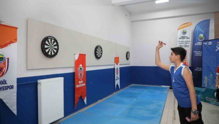 Öğrenciler dart turnuvasında kıyasıya mücadele etti