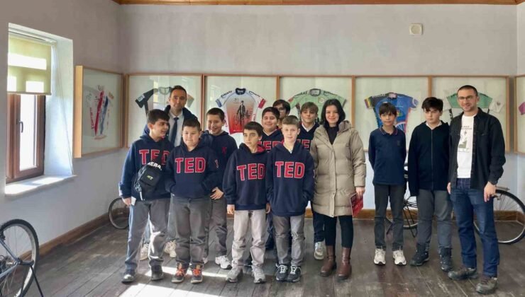 Öğrenciler Ertan Ayçetin bisikletevi’nde Mysia yolları’nı tanıdı