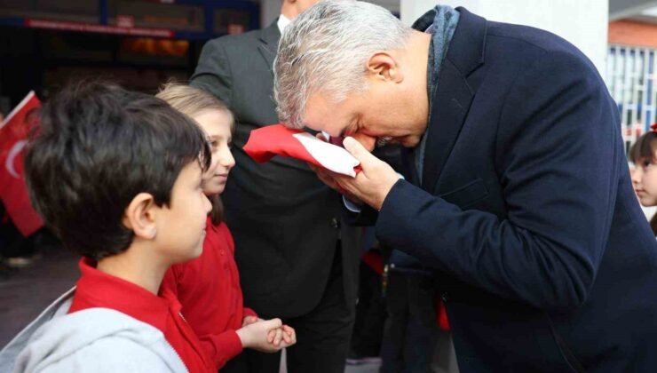 Öğrencilerin bayrak sevgisi dikkat çekti