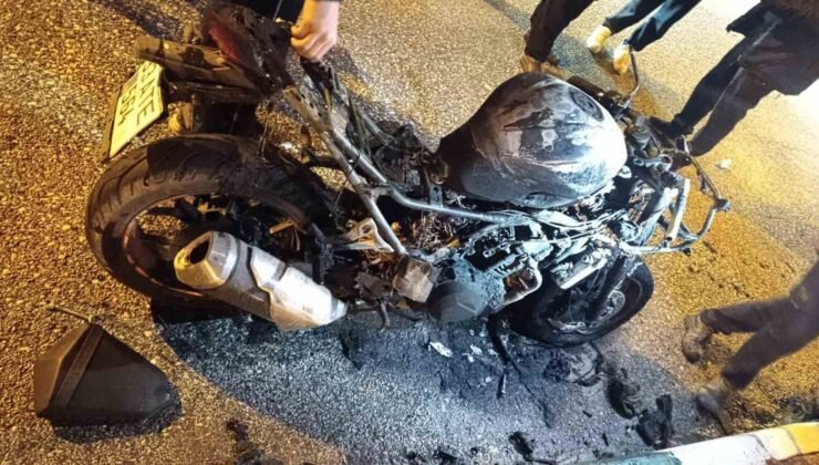 Osmaniye’de park halindeki motosiklet alev alev yandı