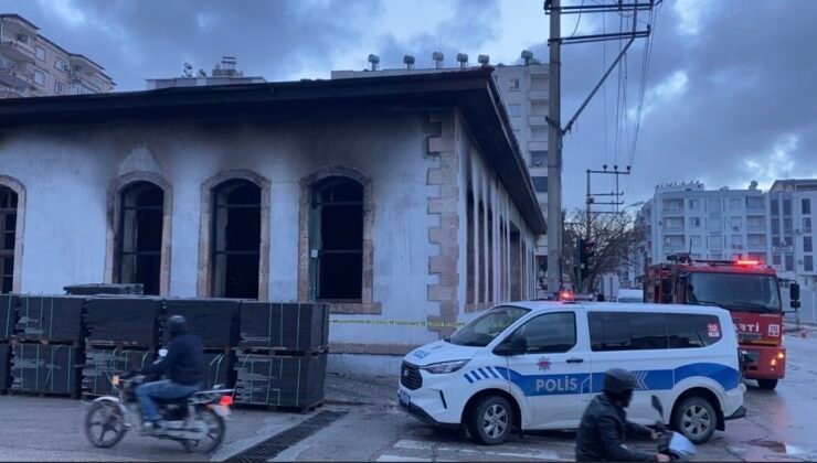 Osmaniye’de restorasyonu yapılan asırlık okulda çıkan yangın söndürüldü