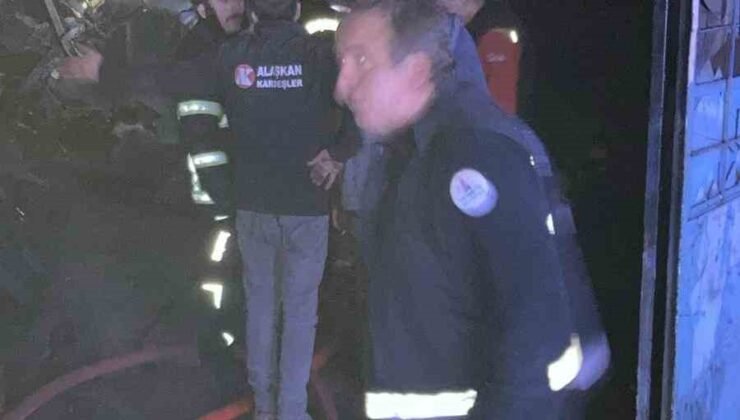 Oto döşeme dükkanı çıkan yangında küle döndü