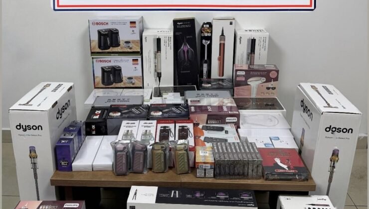 Otobüsteki yolcuların valizinde gümrük kaçağı ürünler ele geçirildi