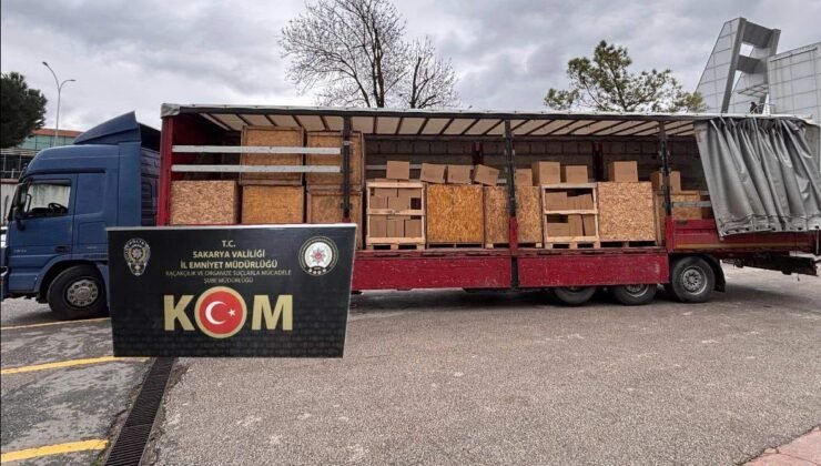 Otoyolda durdurulan tırdan 3 milyon 600 adet boş makaron yakalandı