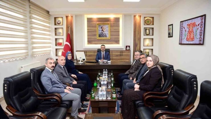 Rektör Kibar Sarıgöl’de temaslarda bulundu