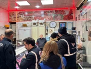 Rizeli kasaptan yeni et fiyatlarına tepki: “Beni yeni fiyatları fazla buldum, fırsatçılık yapmamak lazım”