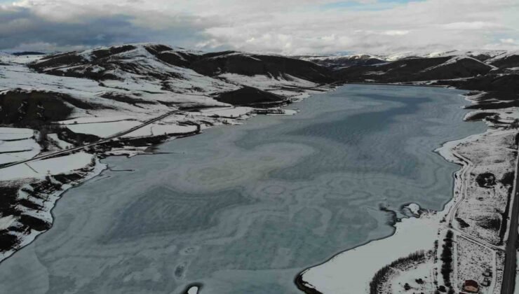 Sadak Baraj Gölü buz tuttu
