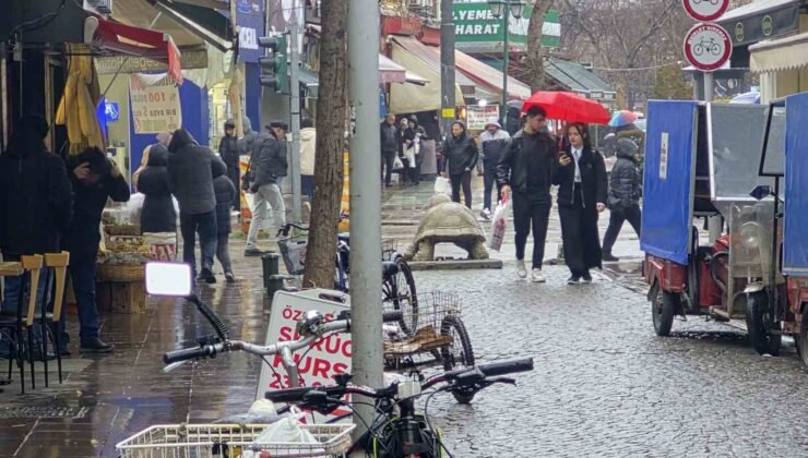 Sağanak yağış kentte etkisini gösterdi