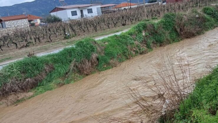 Sağanak yağış Sarıgöl’de kuruyan dereleri canlandırdı