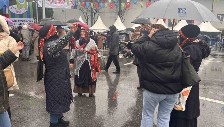 Sağanak yağışa aldırış etmeyen Ümraniyeliler Hamsi Festivali’nde buluştu