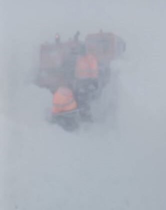 Sahara Geçidi’nde Kara Yolları ekibinin üzerine çığ düştü