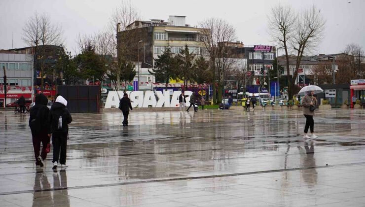Sakarya’da şehir merkezinde yağmur, yüksek kesimlerde kar etkili oluyor