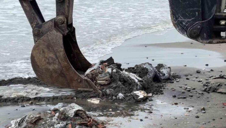 Samsun’da denize atılan çuvallar dolusu inşaat atığı temizlendi, inceleme başlatıldı