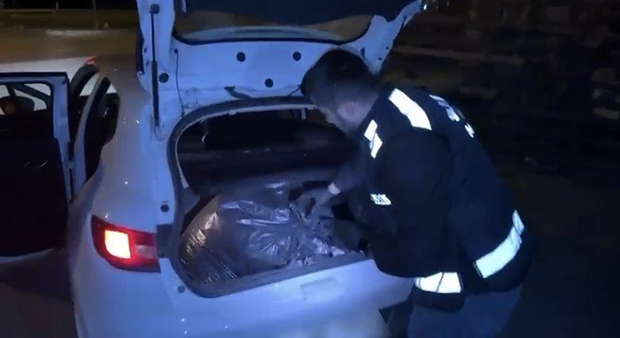 Samsun’da otomobilin bagajında 24 bin hap ele geçirildi