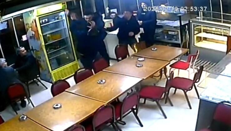 Saniye saniye kameraya yansıyan bıçaklı kavga, kız arkadaş meselesi yüzünden çıkmış