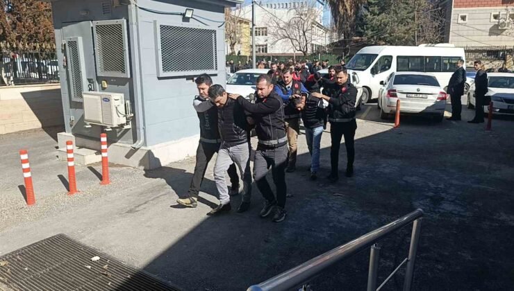 Şanlıurfa’da kuyumcu soygununda 6 şüpheli adliyeye sevk edildi