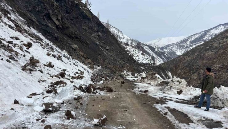 Sason’da heyelanlar vatandaşları tedirgin ediyor