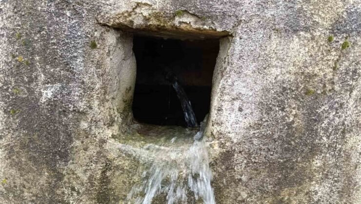 Selendi’de kuruyan çeşmeler yeniden hayat buldu