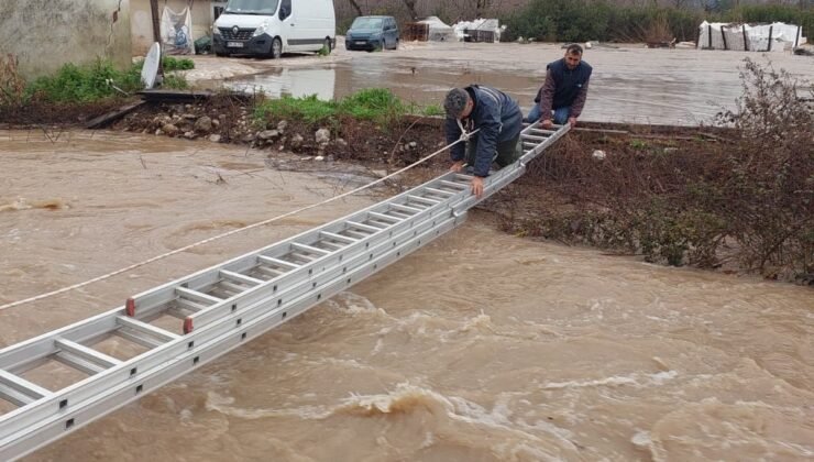 Seydikemer’de mahsur kalan vatandaşları itfaiye ekipleri kurtardı