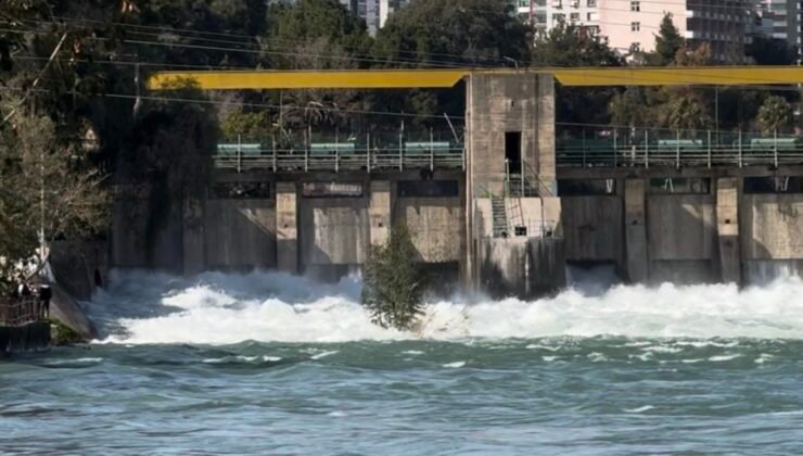 Seyhan Barajı’ndan su tahliyesi sürüyor: Tarlalar su altında kaldı
