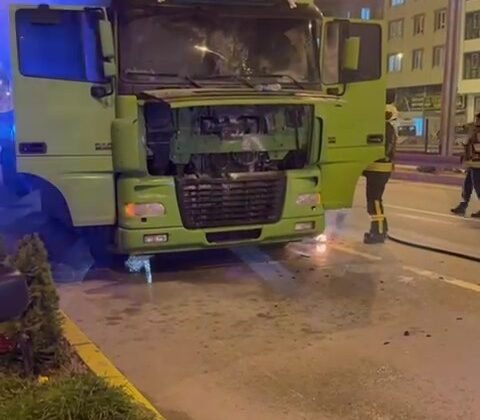 Seyir halindeki tır alev aldı