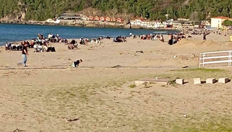 Sıcaklığın 28 dereceye çıktığı Bartın’da plaj ve parklar doldu