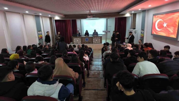 Siirt’te cumhuriyet savcıları lise öğrencilerini ‘dolandırıcılık’ konusunda bilgilendirdi