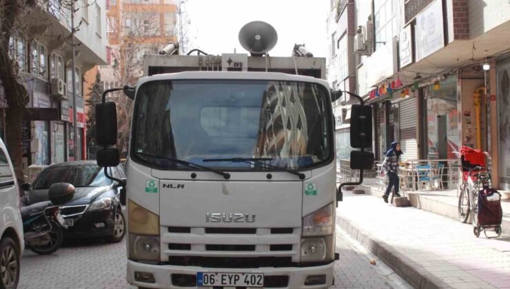 Siirt’te müziği duyan çöpünü çıkartıyor