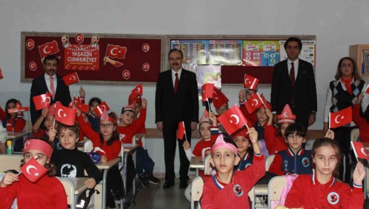 Siirt’te okullarda ‘bayrak temalı’ açılış