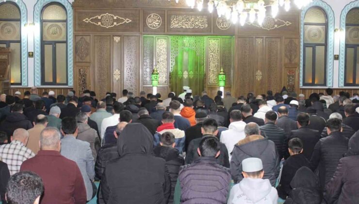 Siirt’te Ramazan ayının ilk teravih namazı kılındı