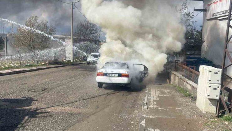 Siirt’te seyir halindeki otomobil alevlere teslim oldu